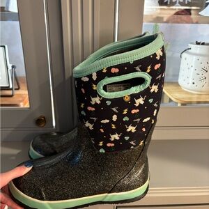 BOGS, Big Girls size 5, blue Insulated Winter Boots